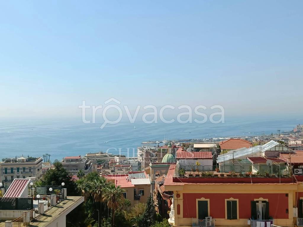 appartamento in vendita a Napoli in zona Chiaia