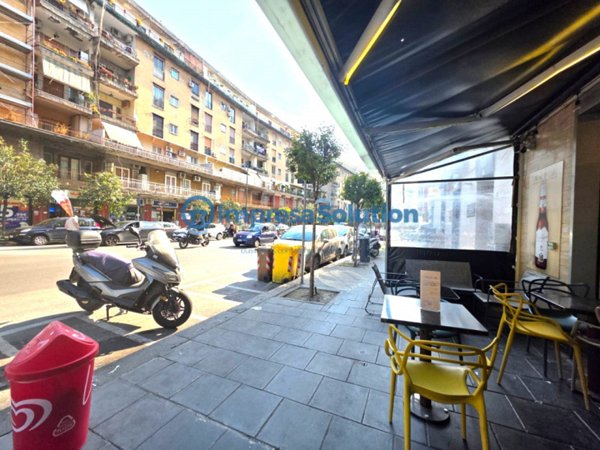 negozio in vendita a Napoli in zona Fuorigrotta
