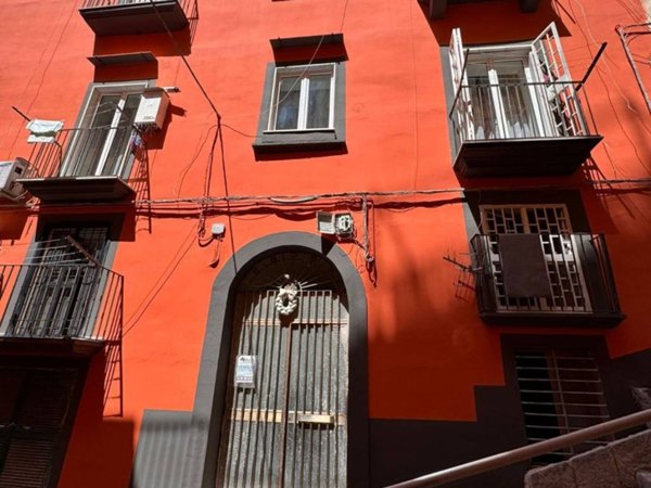 appartamento in vendita a Napoli in zona Chiaia