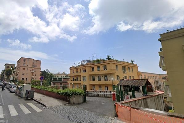 locale di sgombero in vendita a Napoli in zona Chiaia