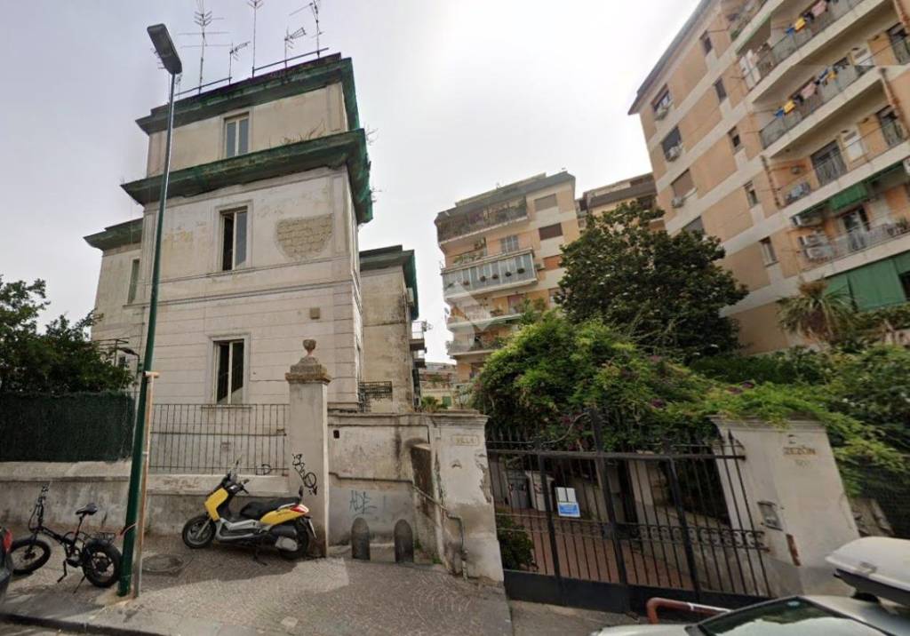 appartamento in vendita a Napoli in zona Arenella