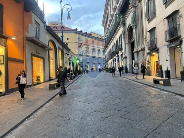negozio in vendita a Napoli in zona Scampia