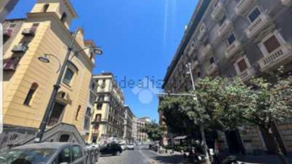 bivano in vendita a Napoli in zona San Ferdinando