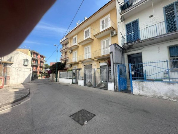 appartamento in vendita a Napoli in zona Barra