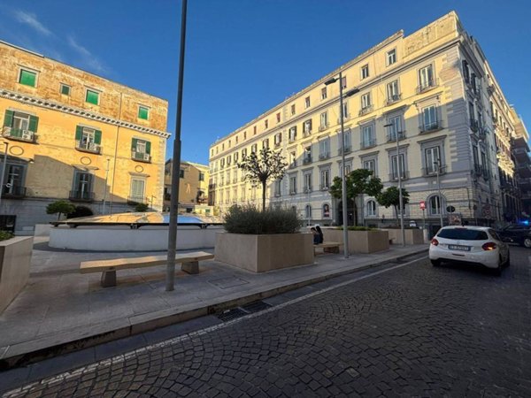 appartamento in vendita a Napoli in zona Chiaia
