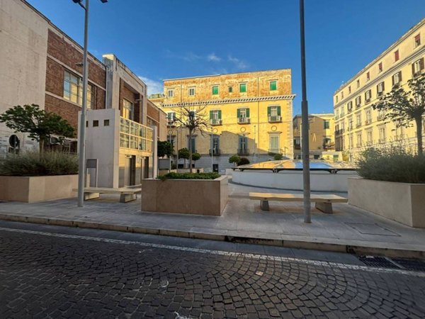 appartamento in vendita a Napoli in zona Chiaia