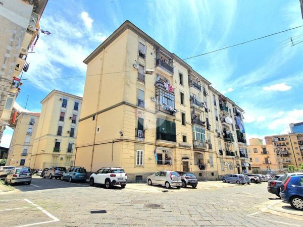 appartamento in vendita a Napoli in zona Poggioreale