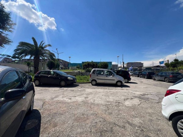 negozio in vendita a Napoli in zona Poggioreale