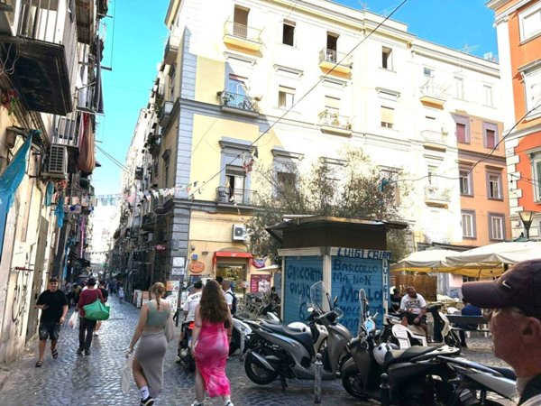 appartamento in vendita a Napoli in zona Pendino / San Giuseppe