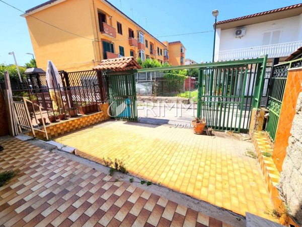 casa indipendente in vendita a Napoli in zona San Giovanni a Teduccio