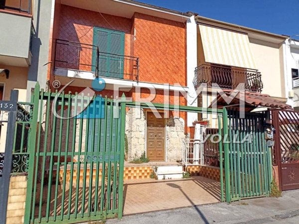 casa indipendente in vendita a Napoli in zona San Giovanni a Teduccio
