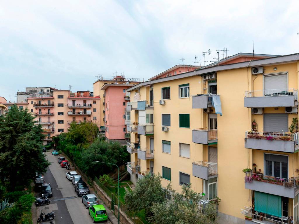 appartamento in vendita a Napoli in zona Stella