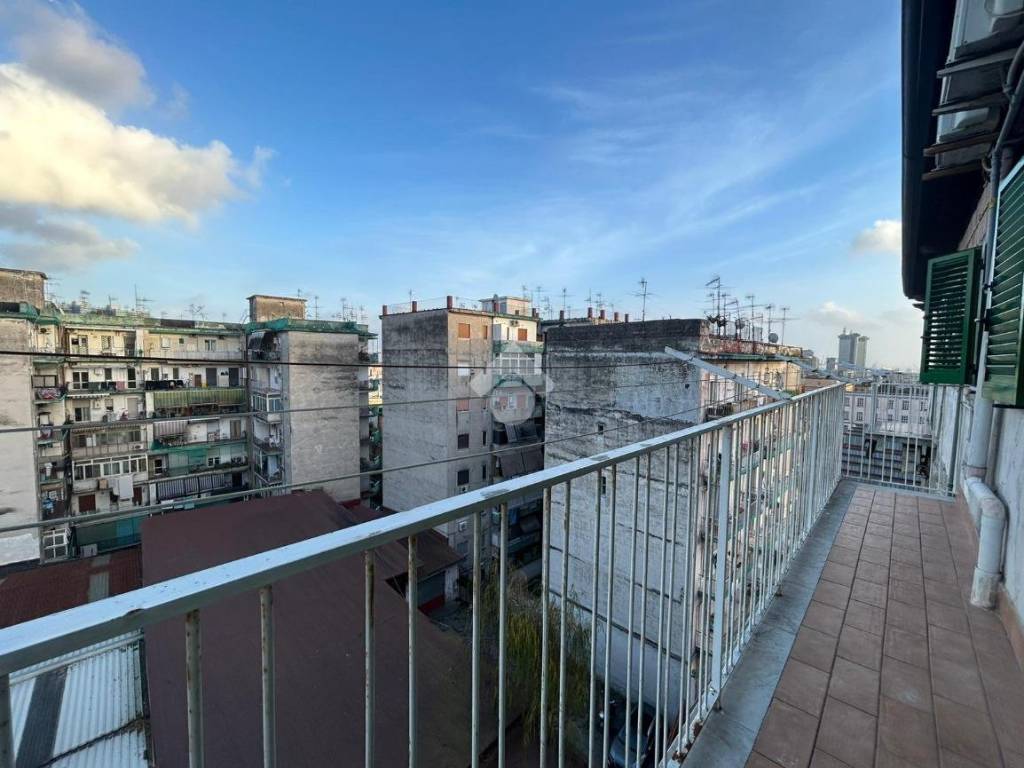appartamento in vendita a Napoli in zona Vicaria