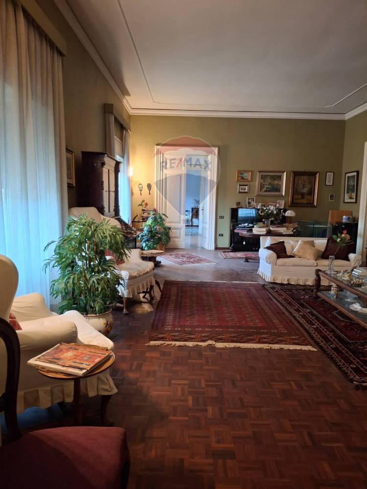appartamento in vendita a Napoli in zona San Ferdinando