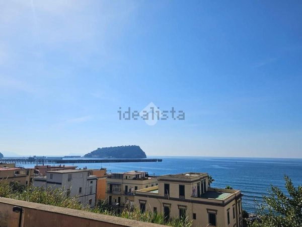appartamento in vendita a Napoli in zona Bagnoli