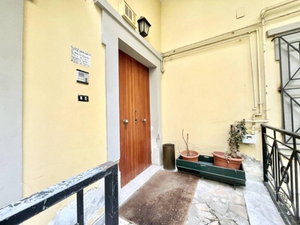 appartamento in vendita a Napoli in zona Chiaia