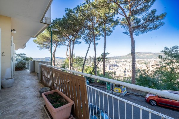appartamento in vendita a Napoli in zona Posillipo