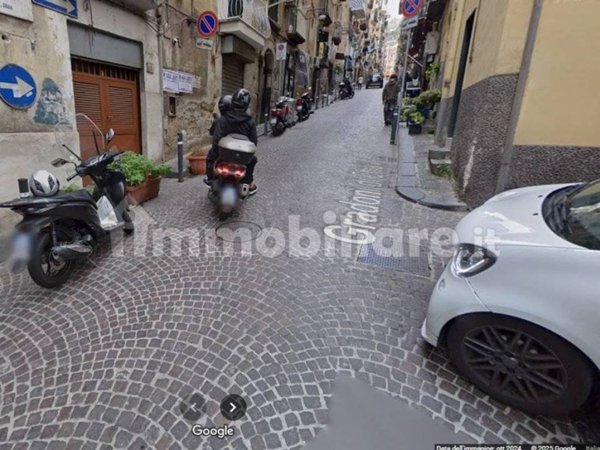 appartamento in vendita a Napoli in zona Chiaia
