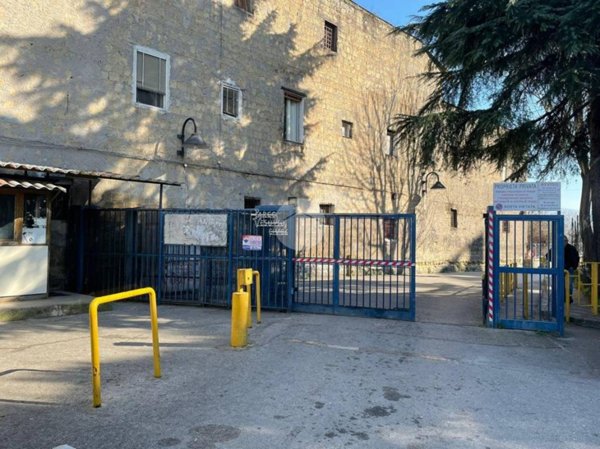 appartamento in vendita a Napoli in zona Zona Industriale-Ferrovia