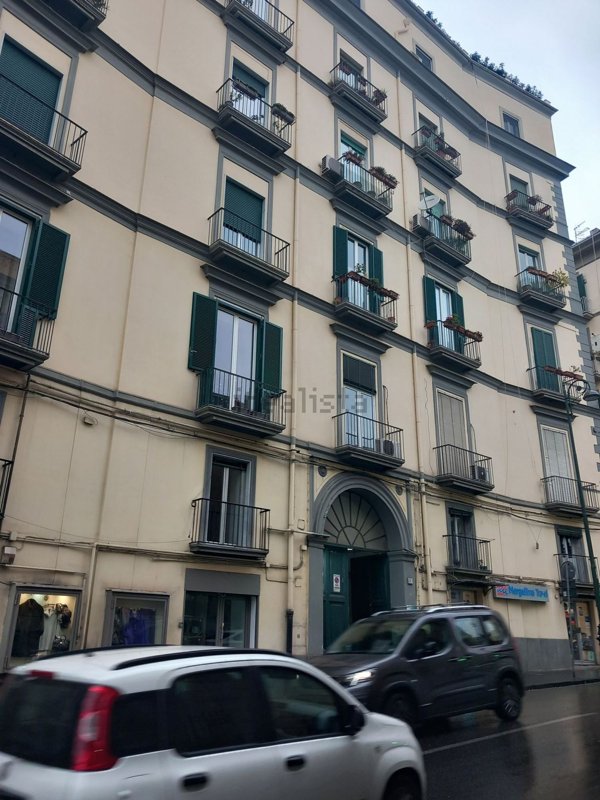 appartamento in vendita a Napoli in zona Chiaia