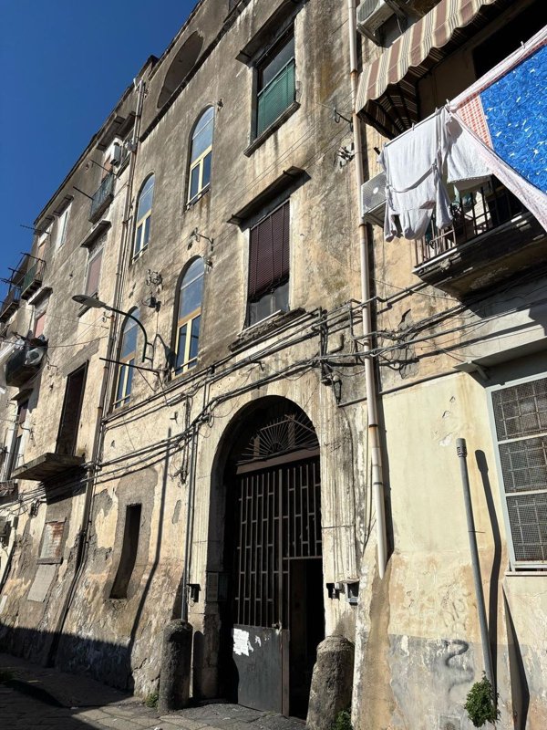 appartamento in vendita a Napoli in zona Barra