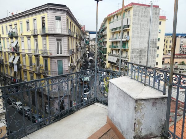appartamento in vendita a Napoli in zona San Carlo all'Arena