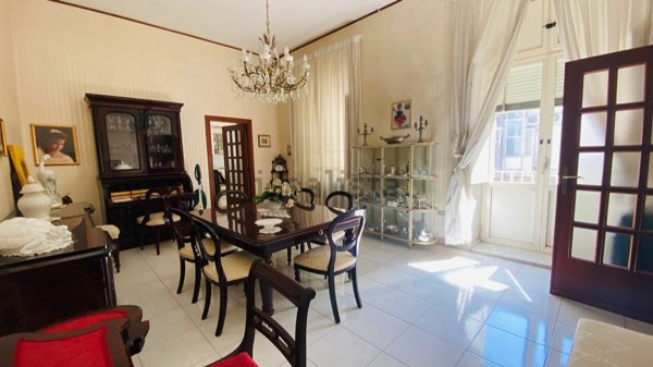 appartamento in vendita a Napoli in zona San Lorenzo