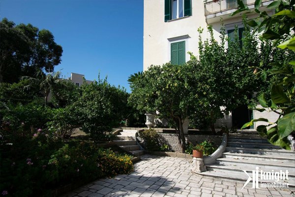 appartamento in vendita a Napoli in zona Posillipo