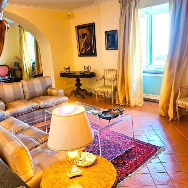 appartamento in vendita a Napoli in zona Posillipo