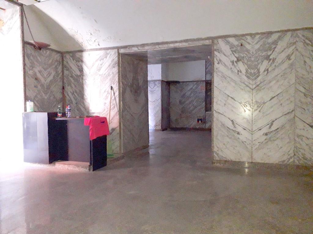 negozio in vendita a Napoli in zona Pendino / San Giuseppe