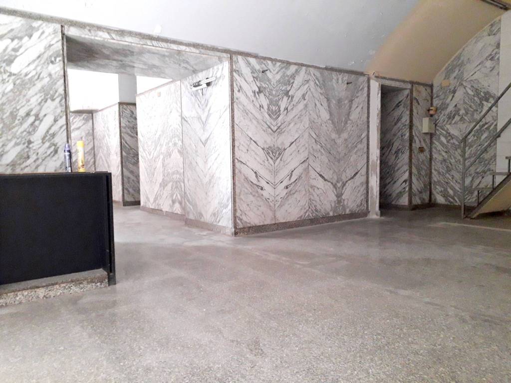 negozio in vendita a Napoli in zona Pendino / San Giuseppe