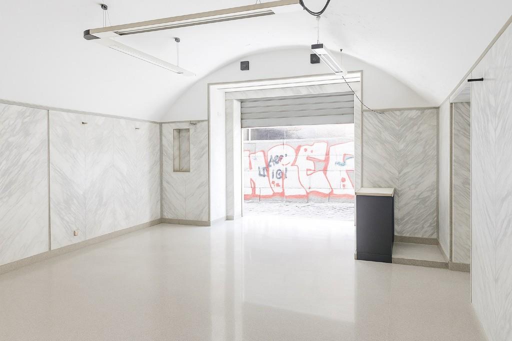 locale commerciale in vendita a Napoli in zona Pendino / San Giuseppe