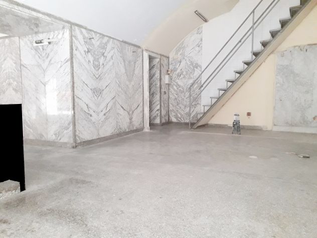 negozio in vendita a Napoli in zona Pendino / San Giuseppe