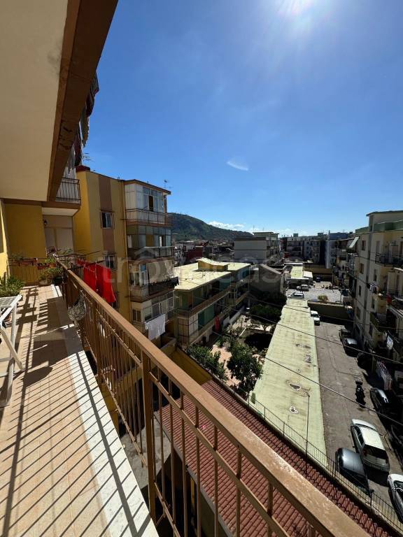 appartamento in vendita a Napoli in zona Pianura