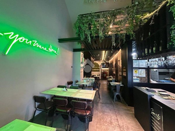 negozio in vendita a Napoli in zona Secondigliano