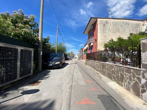 appartamento in vendita a Napoli in zona Pianura