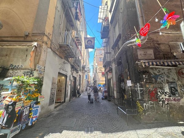 appartamento in vendita a Napoli in zona Pendino / San Giuseppe