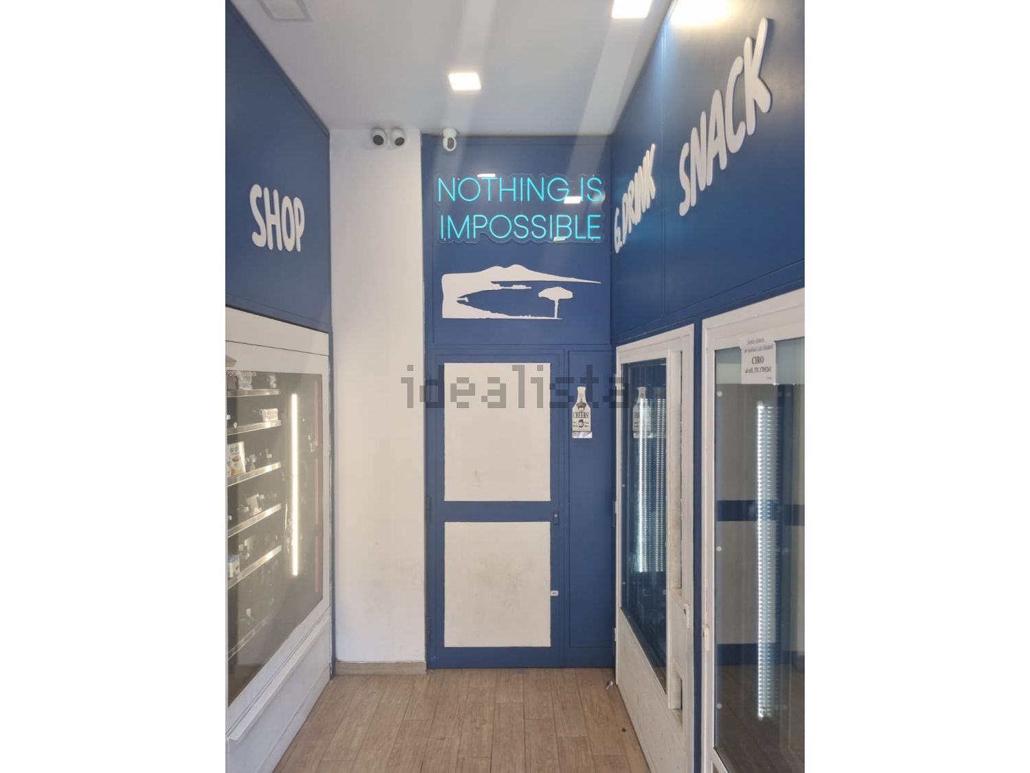 locale commerciale in vendita a Napoli in zona Pianura