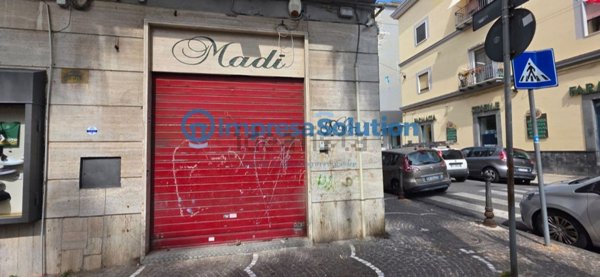 locale commerciale in vendita a Napoli in zona Bagnoli