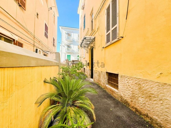 appartamento in vendita a Napoli in zona Bagnoli