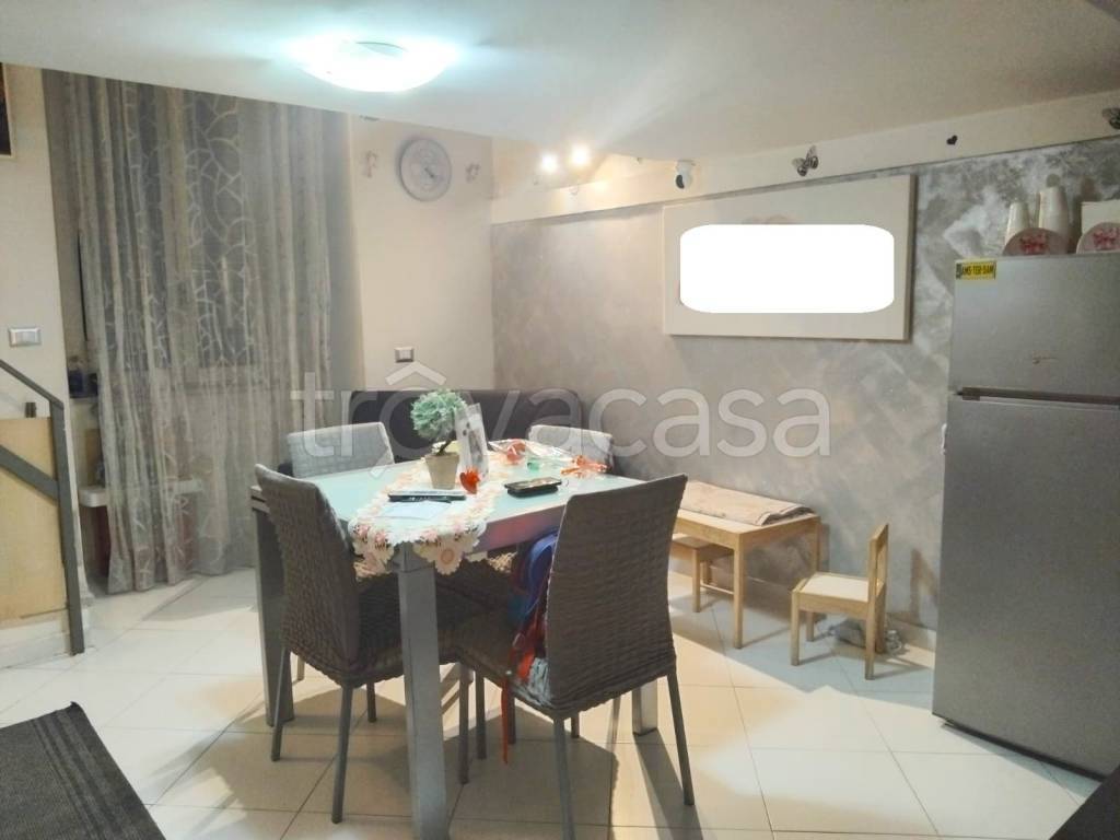 appartamento in vendita a Napoli in zona Chiaia
