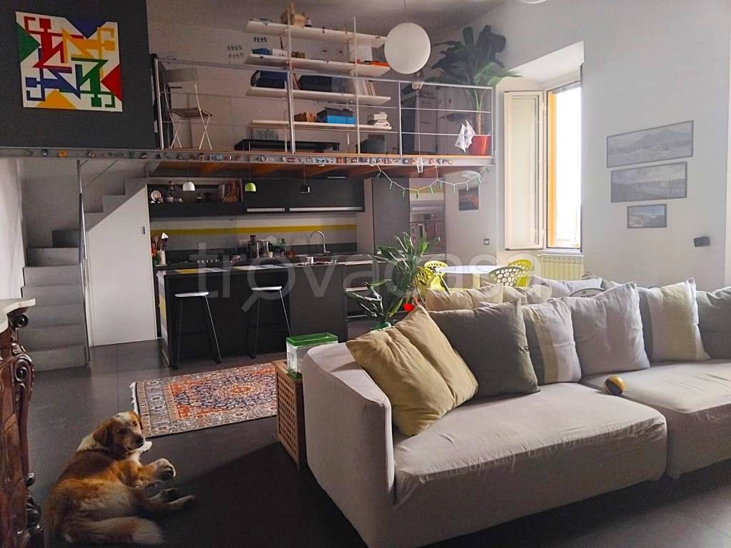 appartamento in vendita a Napoli in zona Chiaia