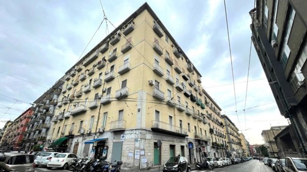 appartamento in vendita a Napoli in zona San Carlo all'Arena