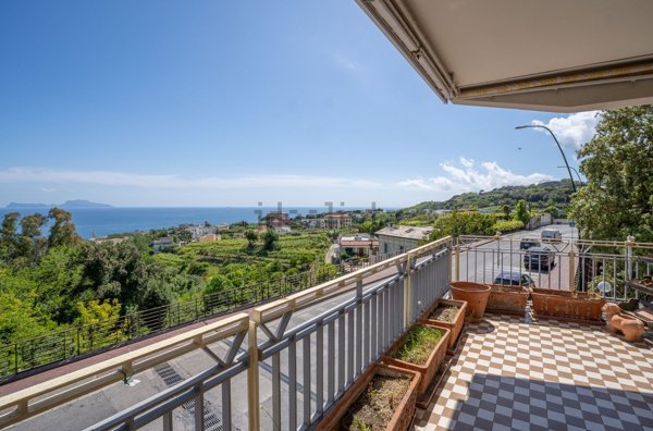 appartamento in vendita a Napoli in zona Posillipo