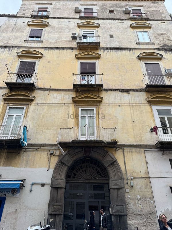 appartamento in vendita a Napoli in zona Stella