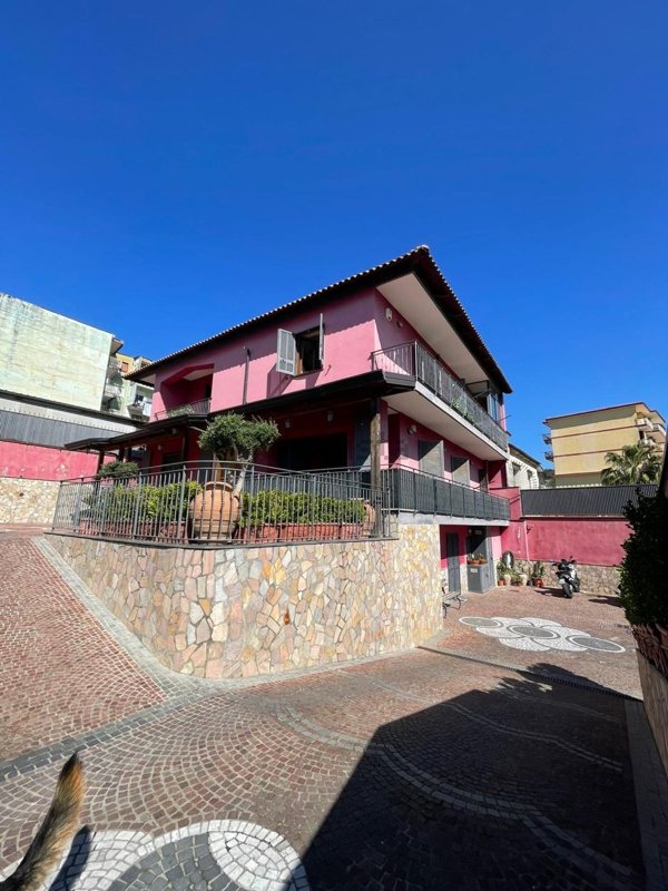 casa indipendente in vendita a Napoli in zona Bagnoli