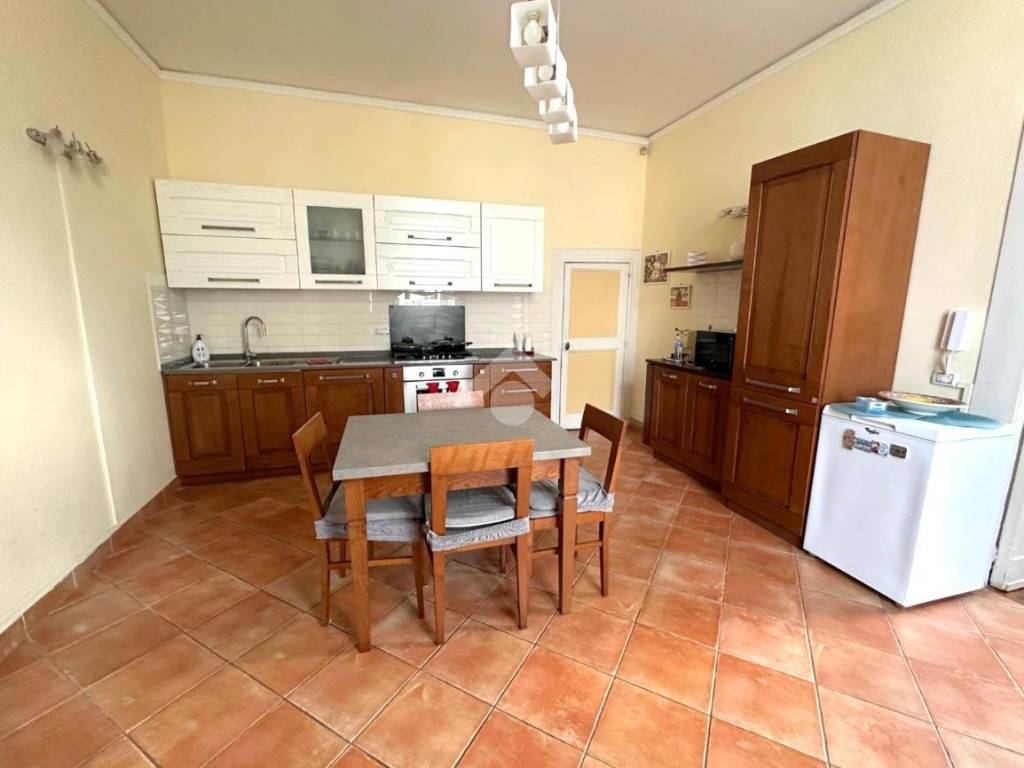appartamento in vendita a Napoli in zona Chiaia
