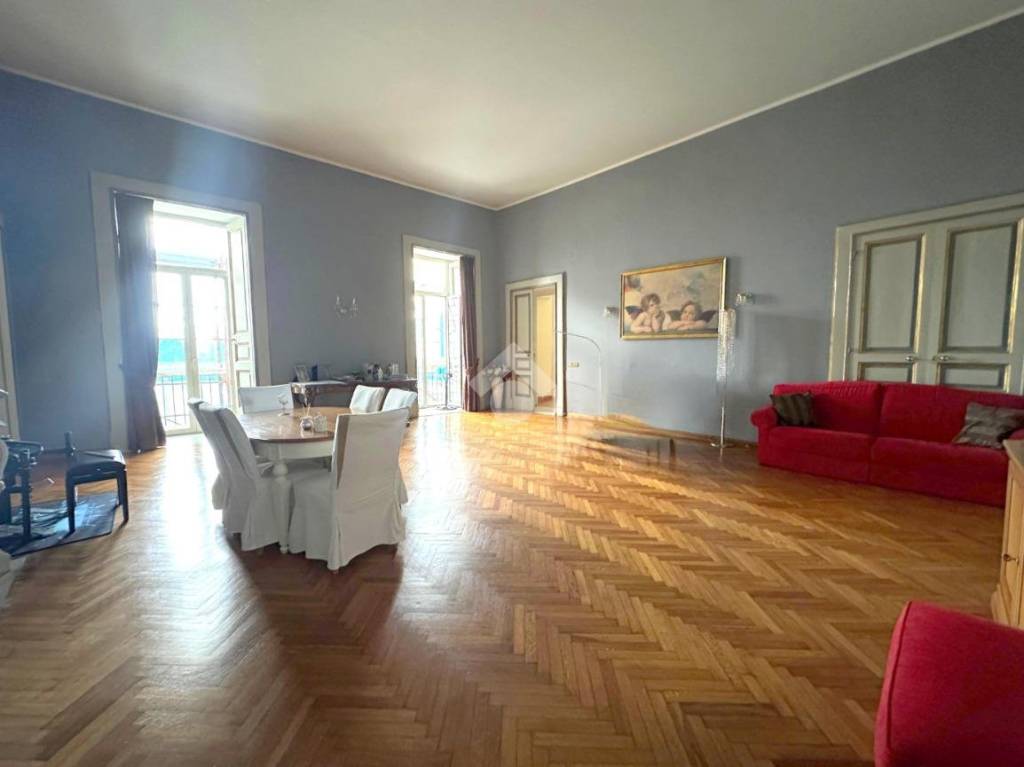 appartamento in vendita a Napoli in zona San Ferdinando