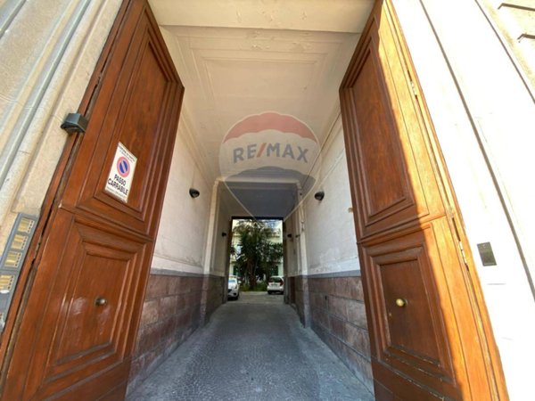 appartamento in vendita a Napoli in zona Chiaia
