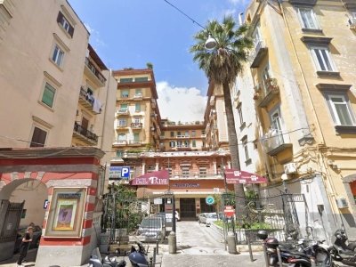 appartamento in vendita a Napoli in zona Chiaia